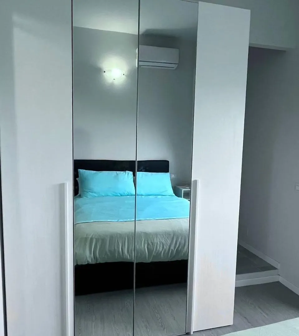 Gaelle Voghera Apartment