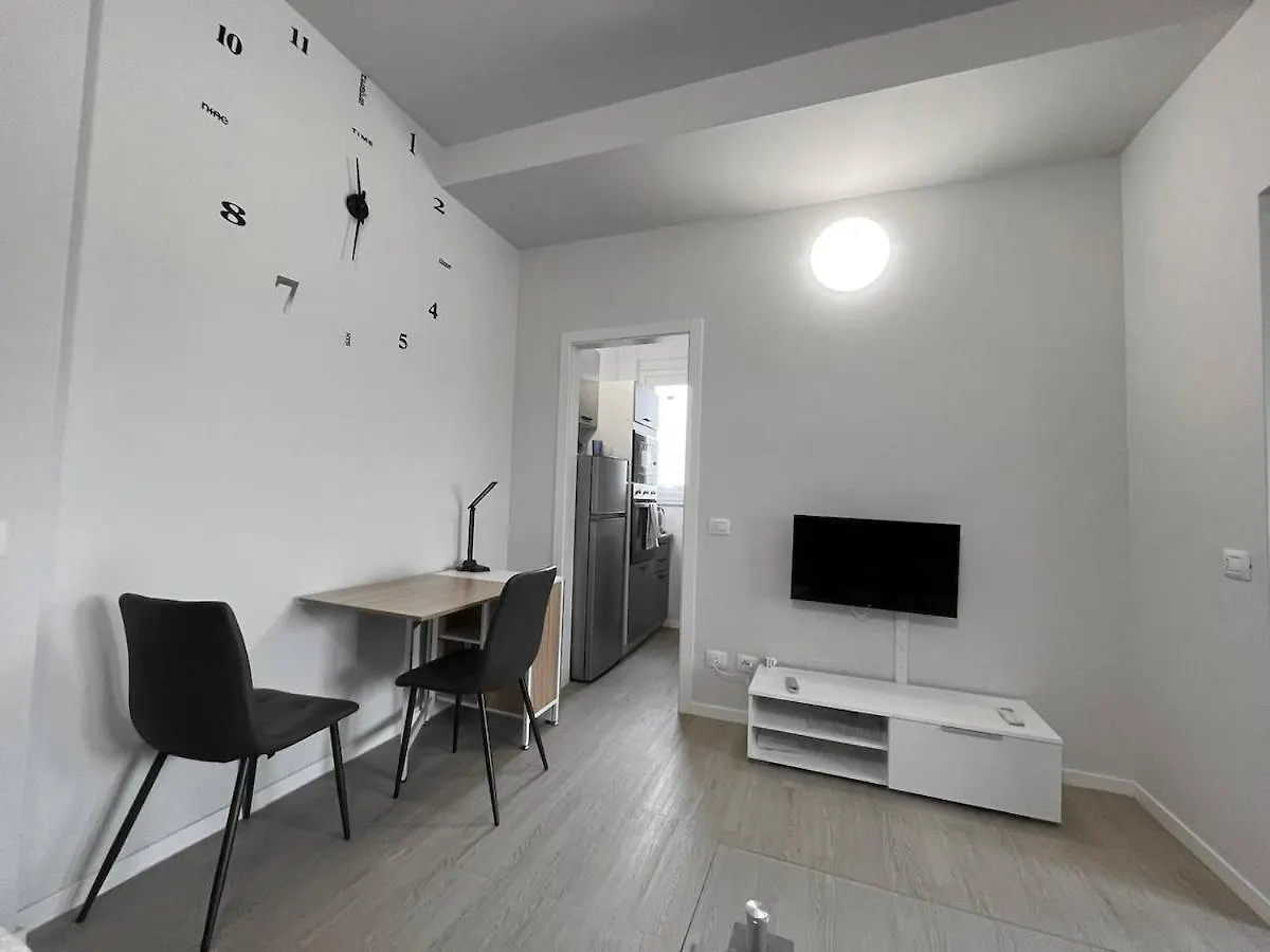 Gaelle Voghera Apartment Italy